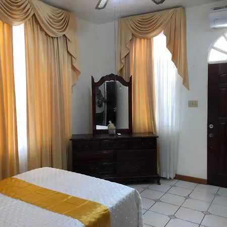 Goldenview Guesthouse Ocho Rios